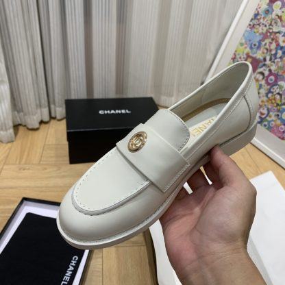 Chanel autumn and winter new white retro style small round head loafers - Image 6