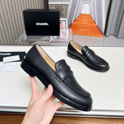 Chanel Early Autumn New Small Round Toe Black Retro Loafers - Image 6