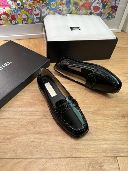 Chanel autumn and winter four seasons retro style small round head black shiny loafers - Image 6