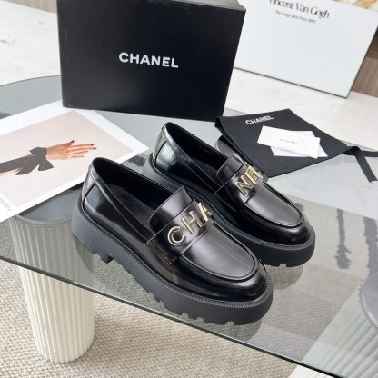 Chanel autumn and winter series black shiny new small round head European and American catwalk style loafers - Image 6