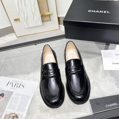 Chanel's new black shiny early spring small round head delicate loafers - Image 6