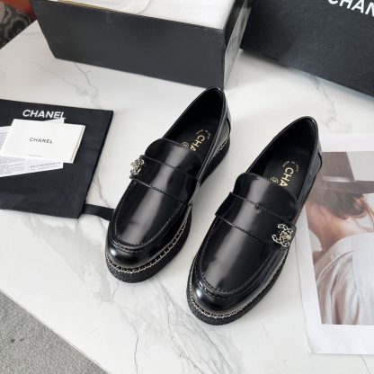 Chanel's new four seasons retro style small round head black shiny loafers - Image 5
