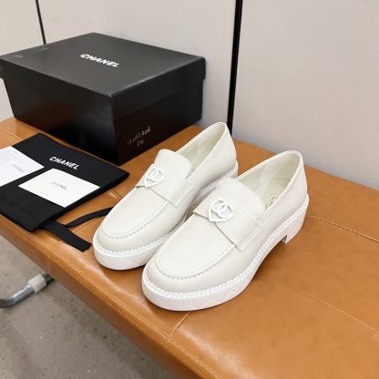 Chanel Autumn and Winter Series White Small Round Toe Slim Loafers - Image 6