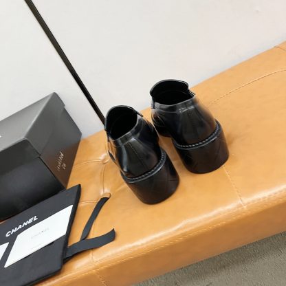 Chanel Autumn and Winter Series Black Shiny Small Round Toe Slim Loafers - Image 5