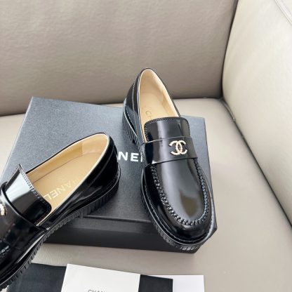 Chanel Early Spring Dance Shoes Series Black Shiny Small Round Head Retro Loafers - Image 6