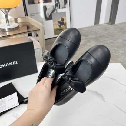 Chanel black autumn and winter retro style small round head with bow loafers - Image 6