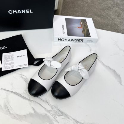 Chanel white autumn and winter retro style small round head with bow loafers - Image 6