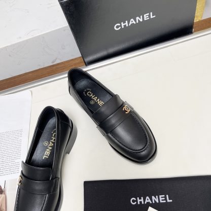 Chanel Fall/Winter Black Retro Loafers - Image 5