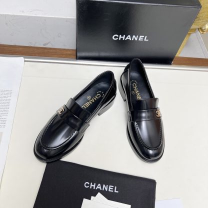 Chanel autumn and winter black shiny retro loafers - Image 6