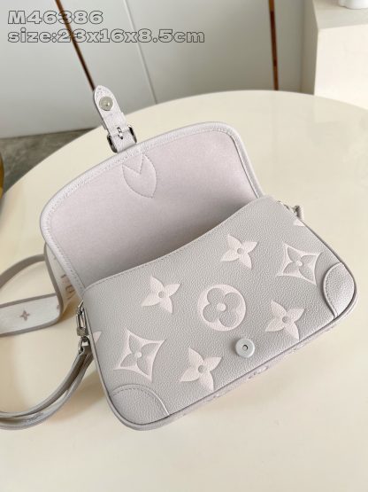 Louis Vuitton Diane Handbag - Image 6