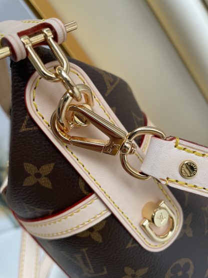 Louis Vuitton DUFFLE round potato chips bag - Image 6