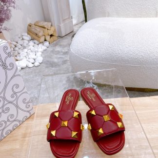 VALENTINO hot rivet element luxury slippers