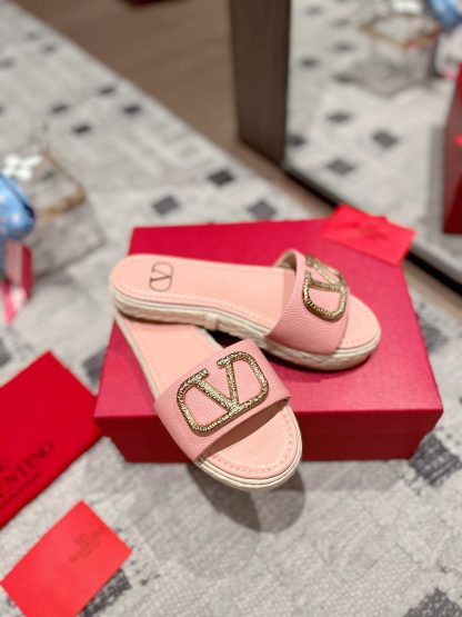 VALENTINO exquisite lychee pattern large V buckle fashion slippers - Image 6
