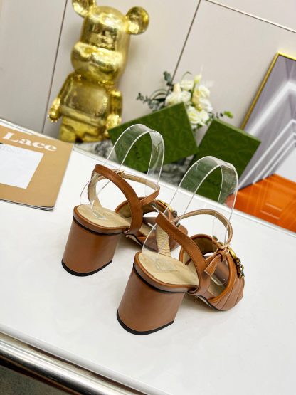 Gucci's new spring and summer rhinestone buckle round-toe thick-heeled sandals - Image 6