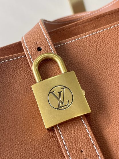 Louis Vuitton LOW KEY CABAS full leather shopping bag - Image 6