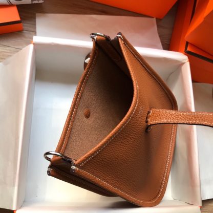 Hermes brown soft leather super easy to match crossbody bag size 17cm - Image 6
