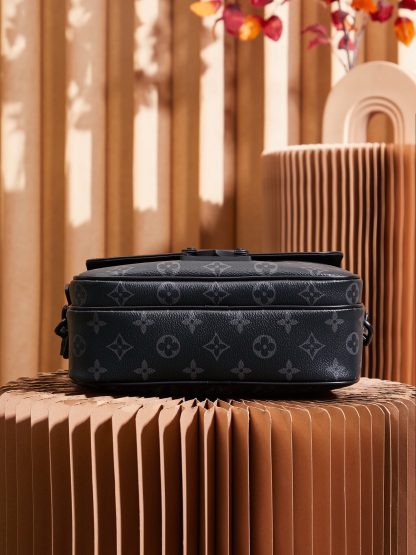 Louis Vuitton 𝐒 𝐋𝐎𝐂𝐊 Black Flower - Image 6
