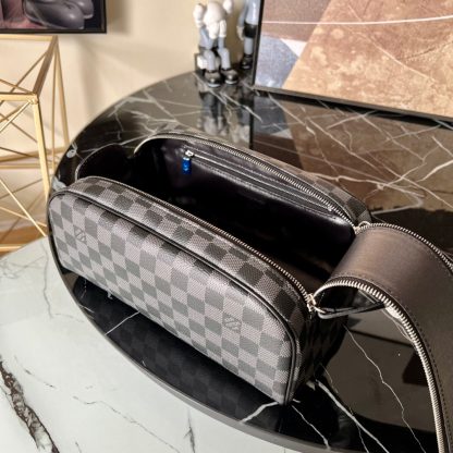 Louis Vuitton N47528 black large toiletry bag - Image 6