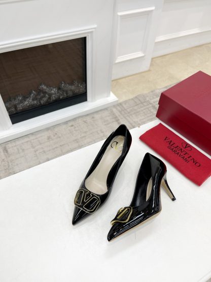 VALENTINO exquisite large V buckle high heels - Image 6