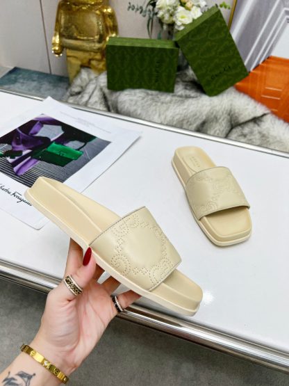 Gucci women's flat slippers - Image 6