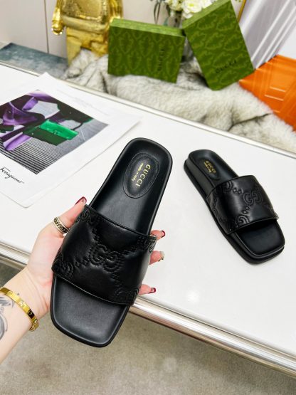 Gucci women's flat slippers - Image 7