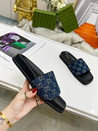 Gucci women's flat slippers - Image 6