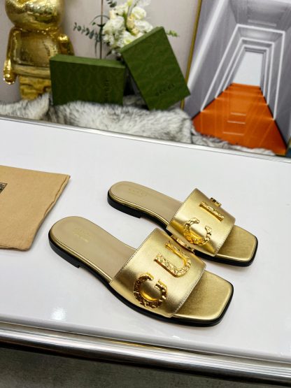Gucci women's flat slippers - Image 7