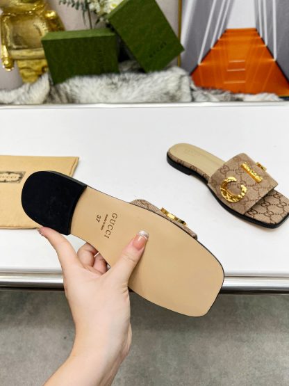 Gucci women's flat slippers - Image 6