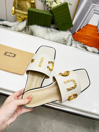 Gucci women's flat slippers - Image 6