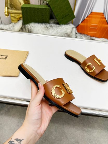 Gucci women's flat slippers - Image 6