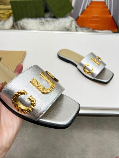 Gucci women's flat slippers - Image 6