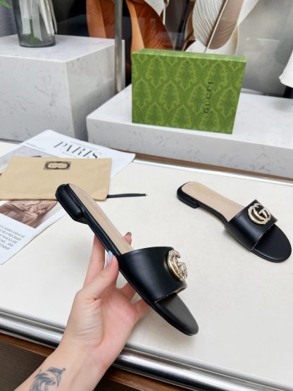 Gucci women's flat slippers - Image 6
