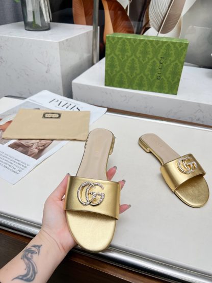 Gucci women's flat slippers - Image 4