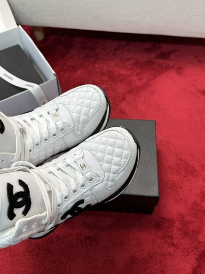 Chanel Early Autumn New Diamond Panda White Sneakers - Image 6