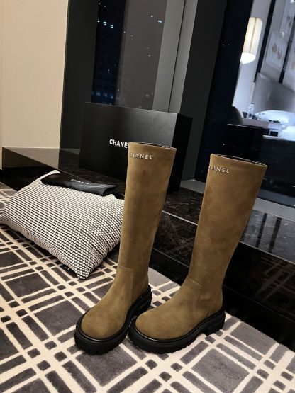 Chanel autumn and winter new handsome green brown personality stunning letter knight boots - Image 6