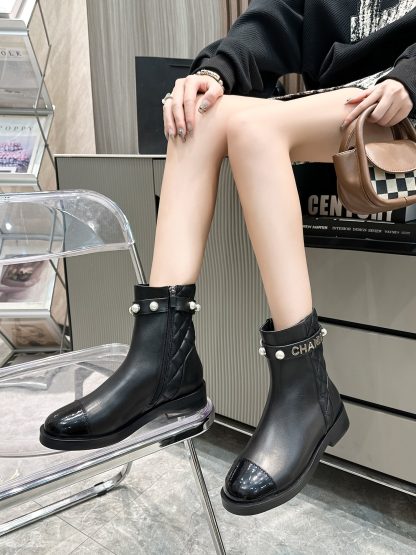 Chanel's latest black Paris catwalk breathable textured boots - Image 5