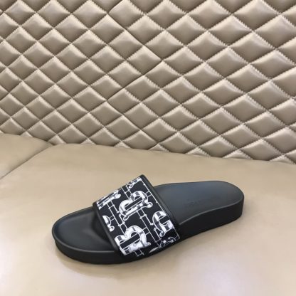 Burberry classic men's slippers - Image 6