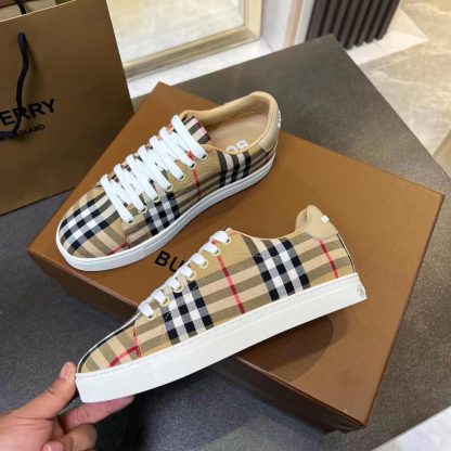 Burberry low-top sneakers - Image 6