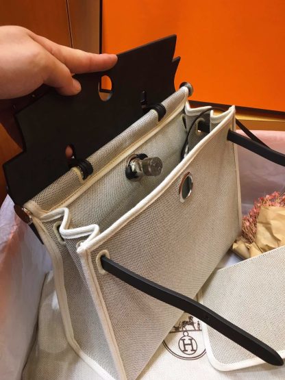 Hermès Beige Preppy Crossbody Bag Unisex Edition - Image 6