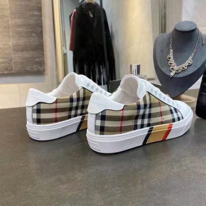 Burberry low-top sneakers - Image 7
