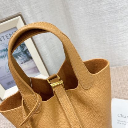 Hermès mini 14cm shopping basket bag is soft, versatile and very light - Image 6