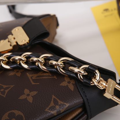 Louis Vuitton M46659 Handbag - Image 6