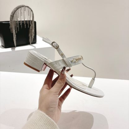 Christian Louboutin red-soled women's thong low-heeled sandals - Image 6