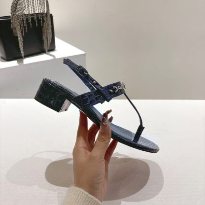 Christian Louboutin red-soled women's thong low-heeled sandals - Image 6