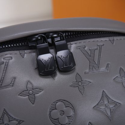 Louis Vuitton M46108 DISCOVERY Small Leather Bag - Image 6