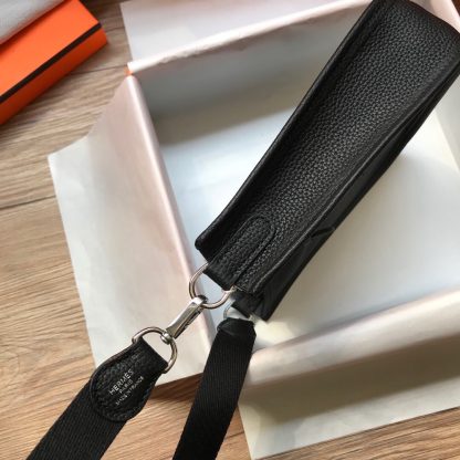 Hermès black top-quality workmanship, versatile, head-turning crossbody bag, size 17cm - Image 6