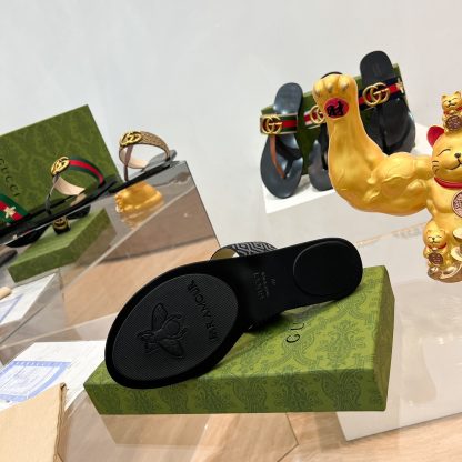 Gucci women's flat slippers - Image 6