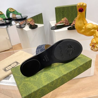 Gucci women's flat slippers - Image 7