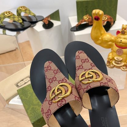 Gucci women's flat slippers - Image 5