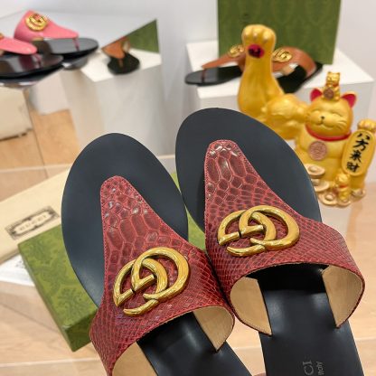 Gucci women's flat slippers - Image 6